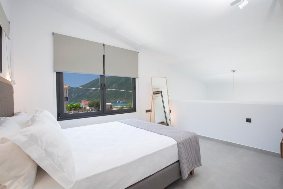 Seascape Villas Vassiliki - Beachfront Villas Exterior photo
