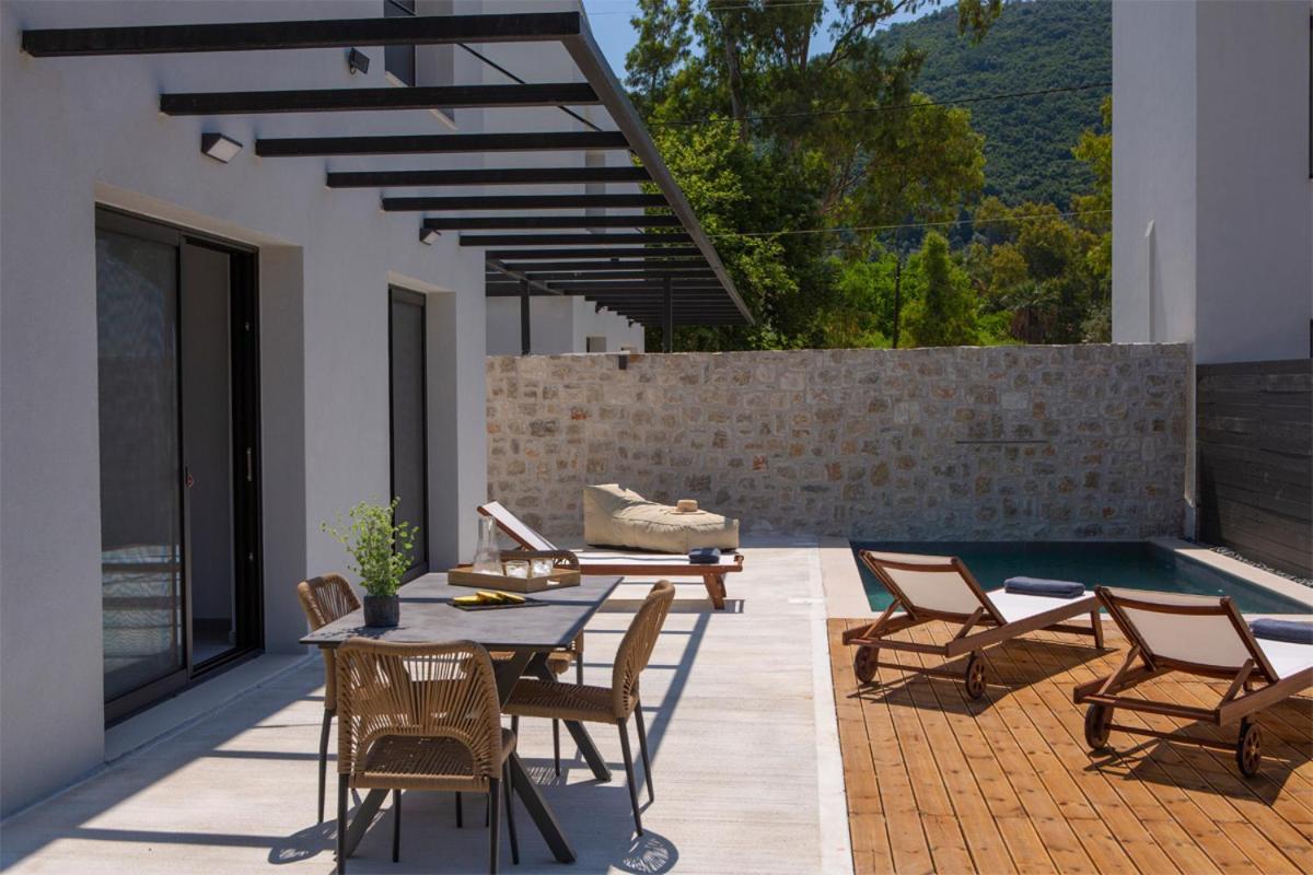 Seascape Villas Vassiliki - Beachfront Villas Exterior photo