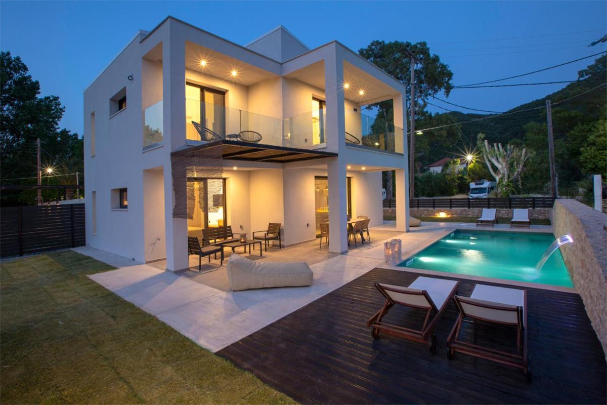 Seascape Villas Vassiliki - Beachfront Villas Exterior photo