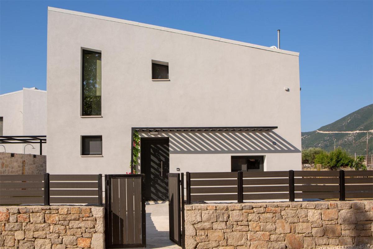 Seascape Villas Vassiliki - Beachfront Villas Exterior photo